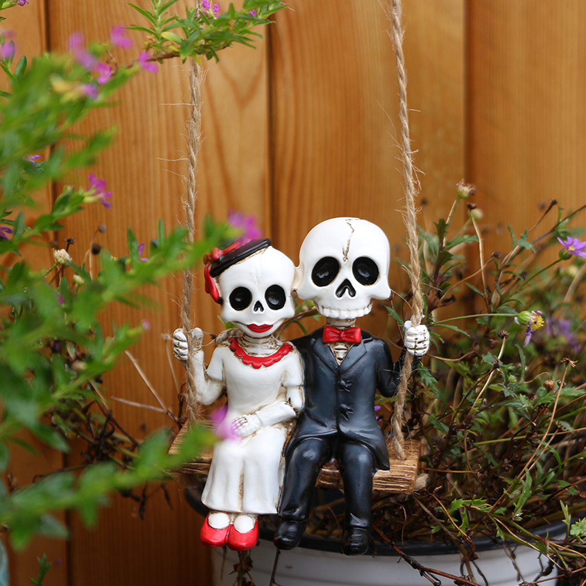 Bonsai Garden Gift - Resin Skeleton Couple Swing Statue, Halloween